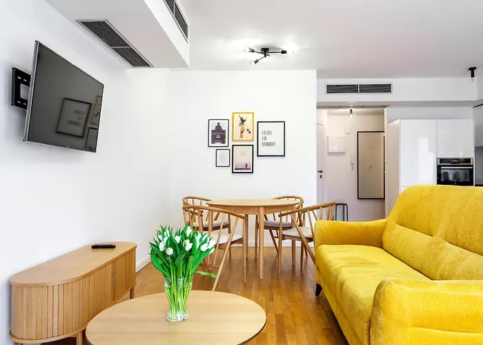 Modern Central Apartment W. Parking By Tyzenhauz